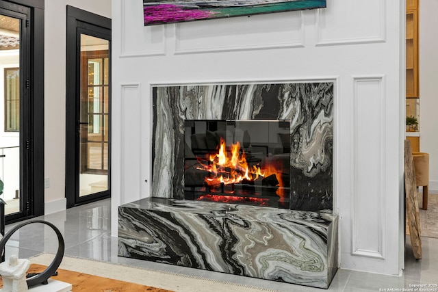 6 Turin Ct, San Antonio, TX 78257 - detailed view of a lit fireplace