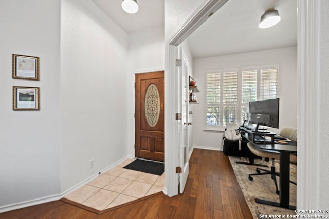 788 San Luis, New Braunfels, TX 78132 - foyer entrance featuring wood finished floors and baseboards