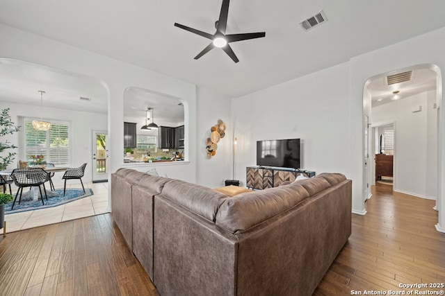 788 San Luis, New Braunfels, TX 78132 - living area with arched walkways, ceiling fan, hardwood / wood-style flooring, and baseboards