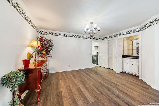 5359 Fredericksburg Unit 513, San Antonio, TX 78229 - dining area with a chandelier, crown molding, dark wood finished floors, baseboards, and bar area