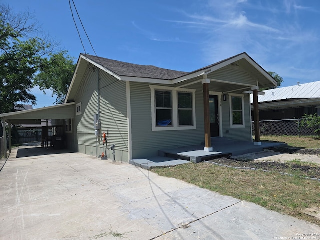 124 Baylor, San Antonio, TX 78204 - view of front of property featuring driveway and an attached carport
