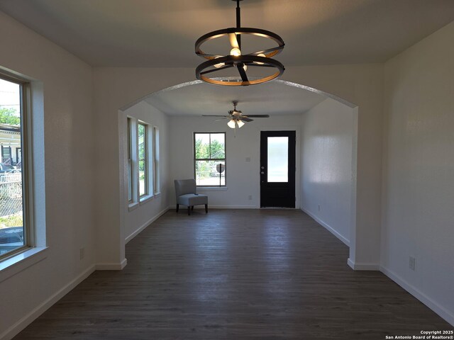 124 Baylor, San Antonio, TX 78204 - empty room featuring arched walkways, dark wood-style floors, baseboards, and a ceiling fan