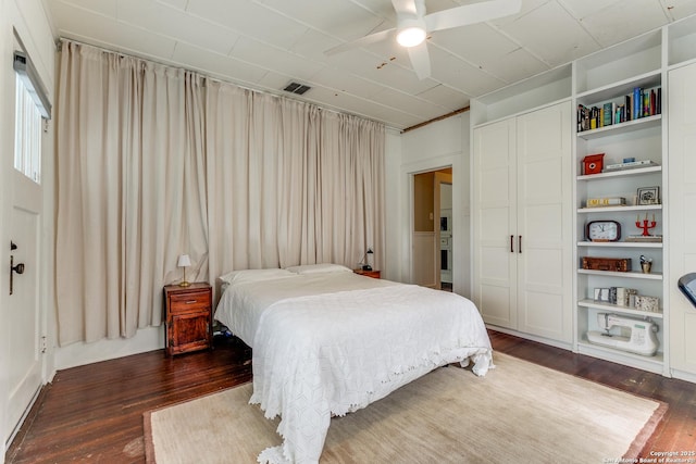 1007AND1013 Fulton, San Antonio, TX 78201 - bedroom with wood finished floors, a closet, and a ceiling fan