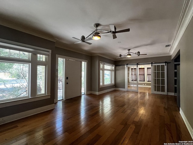 1024 W Mistletoe, San Antonio, TX 78201 - unfurnished living room with crown molding, a barn door, healthy amount of natural light, baseboards, and a ceiling fan