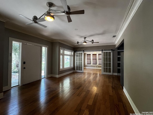 1024 W Mistletoe, San Antonio, TX 78201 - unfurnished living room featuring ornamental molding, a barn door, ceiling fan, baseboards, and hardwood / wood-style flooring
