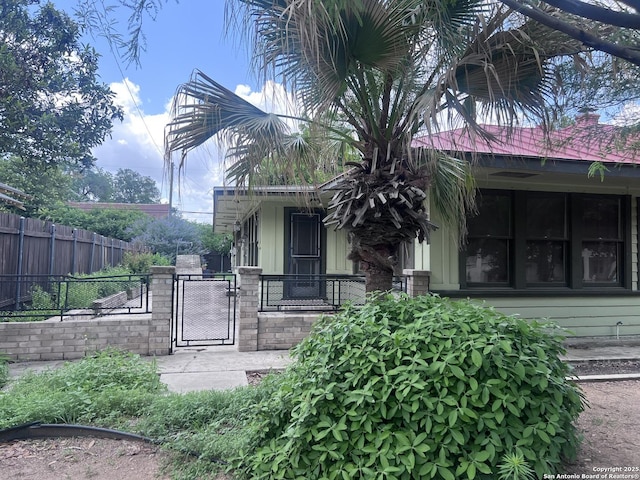 1024 W Mistletoe, San Antonio, TX 78201 - entrance to property featuring a gate