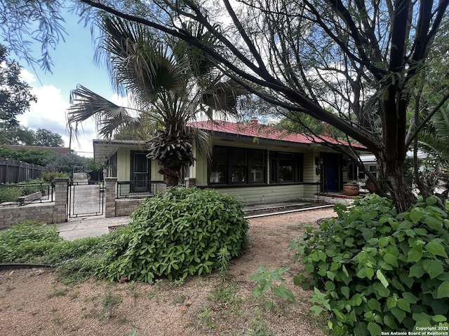 1024 W Mistletoe, San Antonio, TX 78201 - rear view of property with a gate
