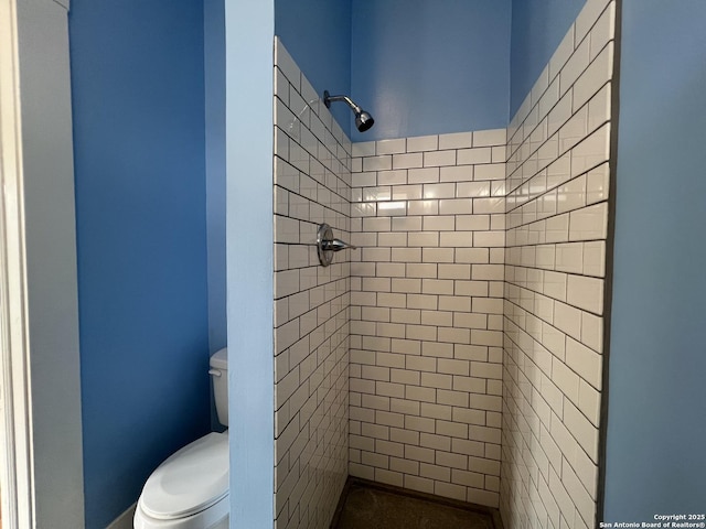 1024 W Mistletoe, San Antonio, TX 78201 - full bath with toilet and tiled shower