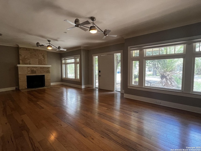 1024 W Mistletoe, San Antonio, TX 78201 - unfurnished living room featuring ornamental molding, baseboards, and wood-type flooring