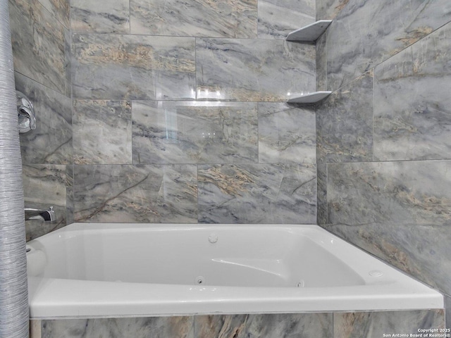 14329 Wisdom, Atascosa, TX 78002 - bathroom featuring a jetted tub