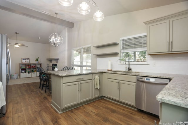 6203 Callen Gln, San Antonio, TX 78233 - kitchen featuring appliances with stainless steel finishes, a sink, a peninsula, backsplash, and ceiling fan