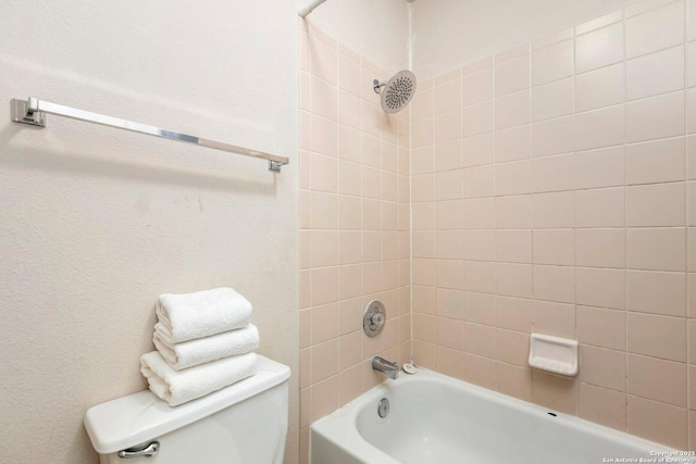 9106 Thomas York, San Antonio, TX 78251 - full bathroom with toilet and washtub / shower combination