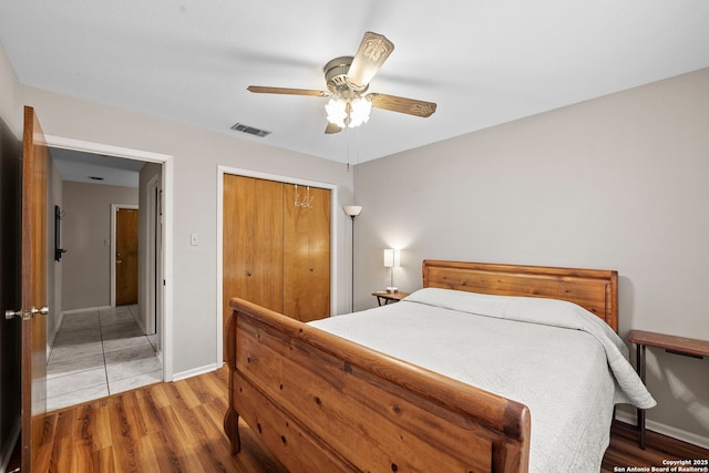 9219 George Kyle St, San Antonio, TX 78240 - bedroom with light wood-style flooring, a closet, baseboards, and a ceiling fan