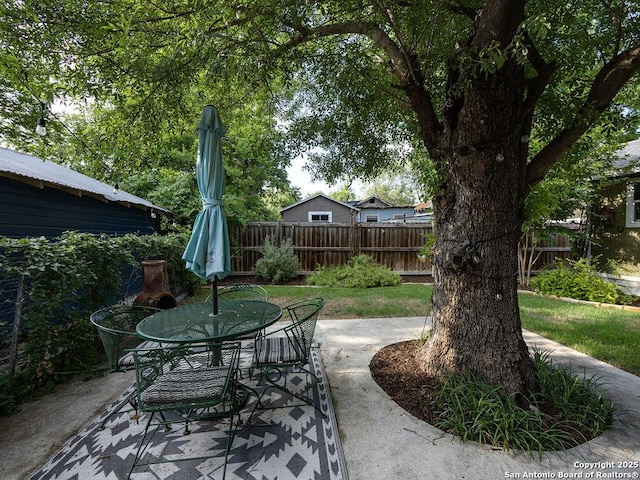211 W High Ave, San Antonio, TX 78210 - view of patio with outdoor dining space