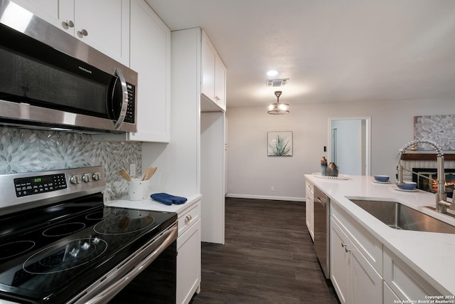 9723 Five Forks St, San Antonio, TX 78245 - kitchen with stainless steel appliances, a sink, decorative backsplash, white cabinets, and light countertops