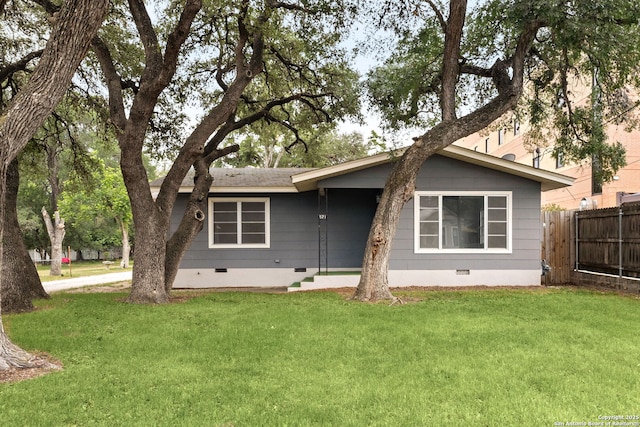 571 Houston, New Braunfels, TX 78130 - view of front of home featuring crawl space