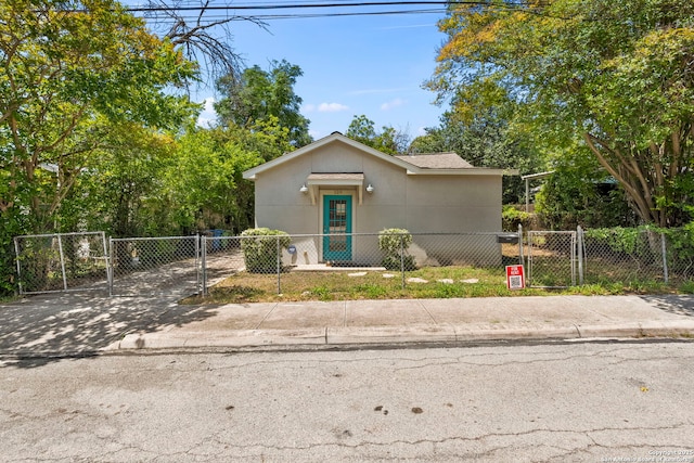 129 Odell, San Antonio, TX 78212 - view of front of home featuring a gate, a fenced front yard, and concrete driveway