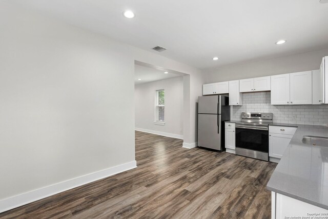 129 Odell, San Antonio, TX 78212 - kitchen with stainless steel appliances, a sink, dark wood-style flooring, baseboards, and recessed lighting