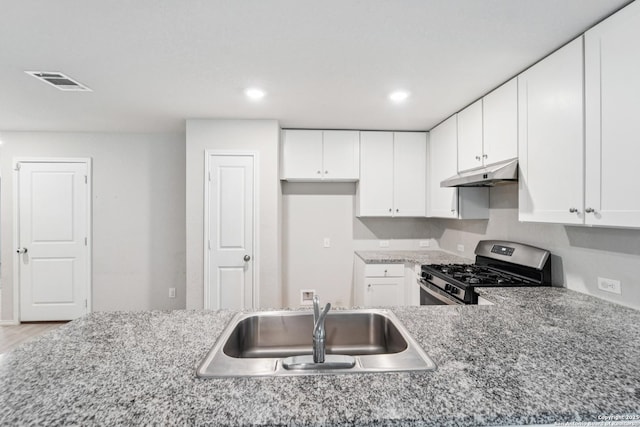 2781 Rosefinch, New Braunfels, TX 78130 - kitchen with stainless steel range with gas cooktop, under cabinet range hood, a sink, white cabinets, and recessed lighting