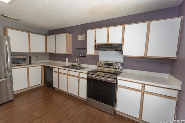 13043 Woller Crk, San Antonio, TX 78249 - kitchen with stainless steel appliances, under cabinet range hood, a sink, a textured ceiling, and dark wood-style floors