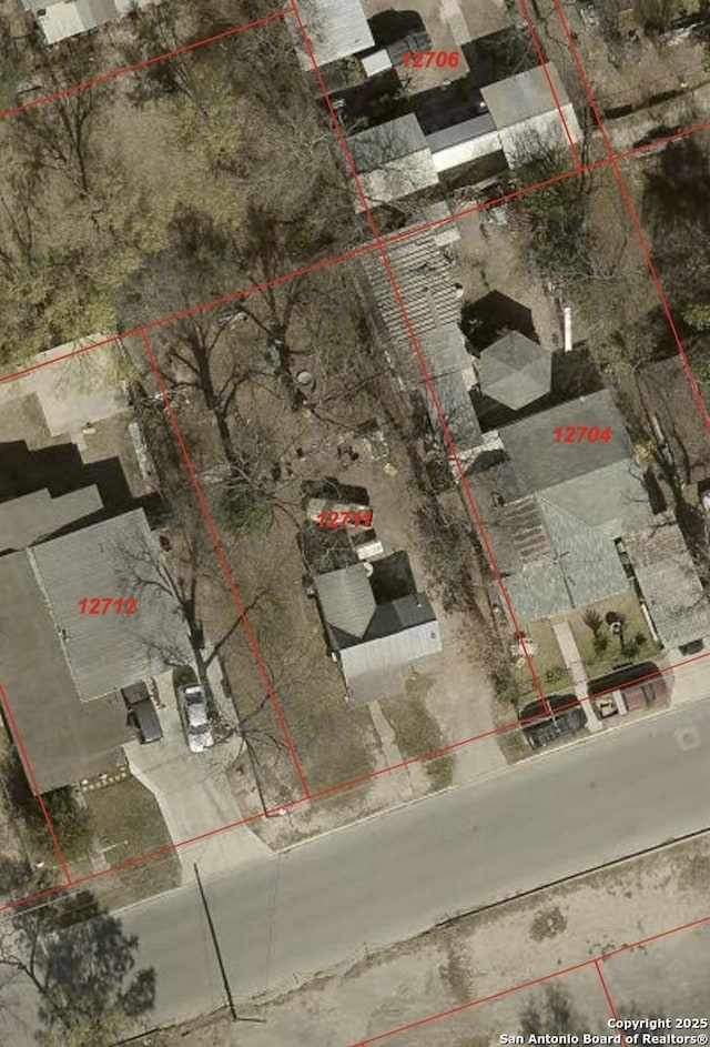 212 E Doughty, Uvalde, TX 78801 - aerial map of property and surrounding area featuring property parcel outlined