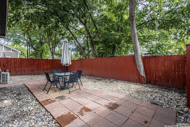 1202 N Center, San Antonio, TX 78202 - fenced backyard with a patio and outdoor dining area