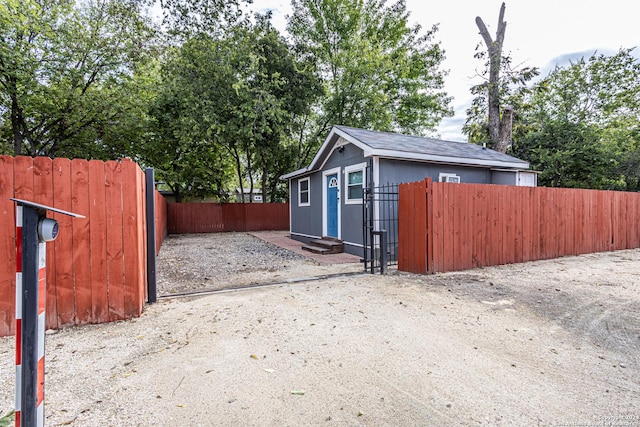 1202 N Center, San Antonio, TX 78202 - view of outbuilding with entry steps