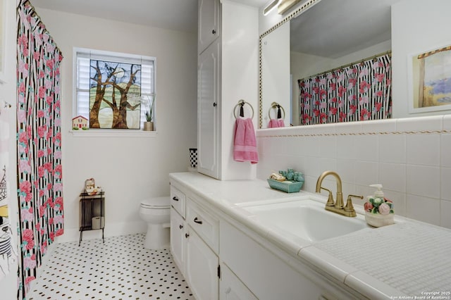 8026 Leigh, Hitchcock, TX 77563 - full bathroom featuring vanity, toilet, and curtained shower