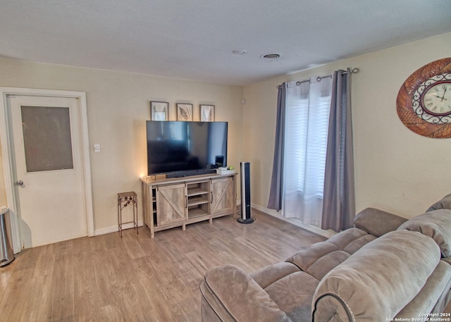 522 Rector, San Antonio, TX 78216 - living room featuring wood finished floors and baseboards