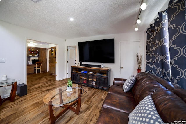 713 Fawndale, Windcrest, TX 78239 - living room featuring a textured ceiling, wood finished floors, baseboards, and recessed lighting