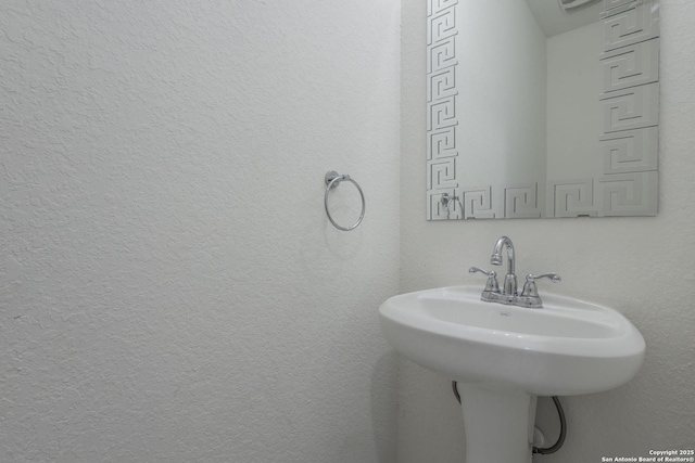 8639 Hedford, San Antonio, TX 78254 - view of bathroom