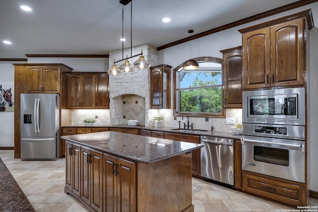 112 Legend Holw, Boerne, TX 78006 - kitchen with stainless steel appliances, a sink, crown molding, dark stone countertops, and a kitchen island
