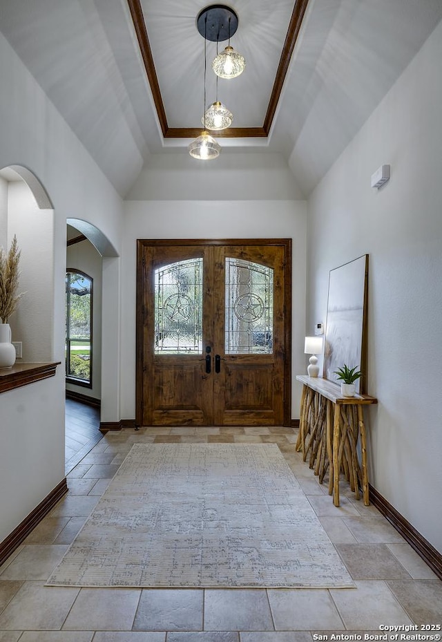 112 Legend Holw, Boerne, TX 78006 - foyer featuring arched walkways, baseboards, a tray ceiling, and stone tile flooring