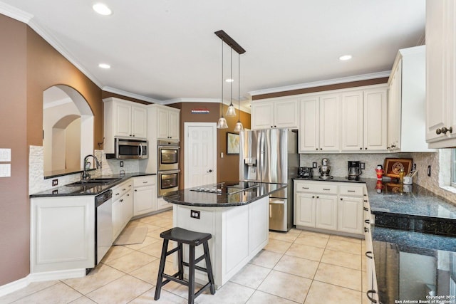 2929 Mccaskey Rdg, San Antonio, TX 78258 - kitchen featuring appliances with stainless steel finishes, a sink, ornamental molding, a kitchen island, and tasteful backsplash