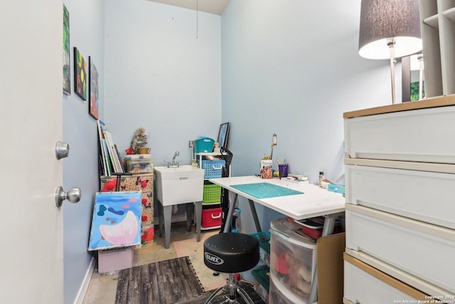 2929 Mccaskey Rdg, San Antonio, TX 78258 - office area featuring concrete flooring and a sink