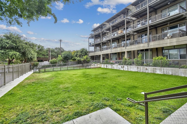 831 S Flores Unit 2212, San Antonio, TX 78204 - view of yard