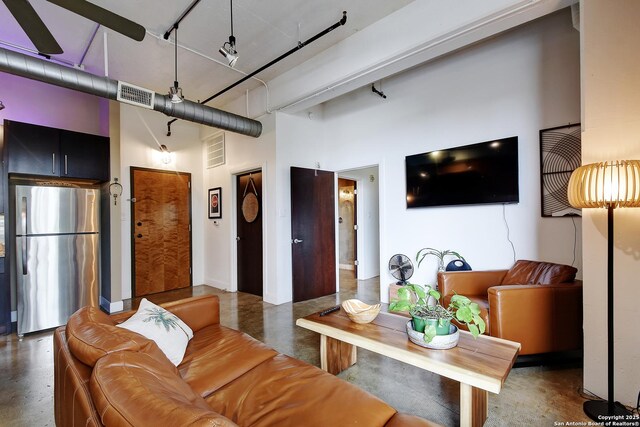 831 S Flores Unit 2212, San Antonio, TX 78204 - living area with concrete flooring and a towering ceiling