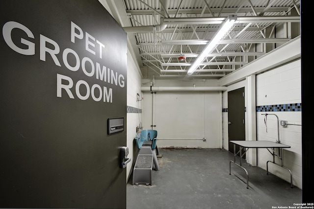 831 S Flores Unit 2212, San Antonio, TX 78204 - corridor featuring concrete floors