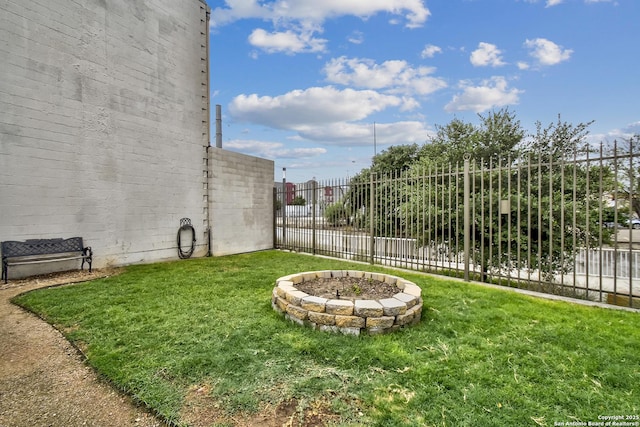 831 S Flores Unit 2212, San Antonio, TX 78204 - view of yard