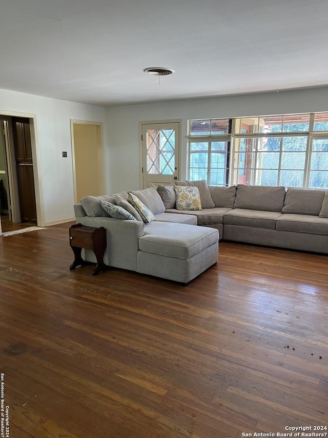 6514 W Ave, Castle Hills, TX 78213 - living room featuring dark wood finished floors