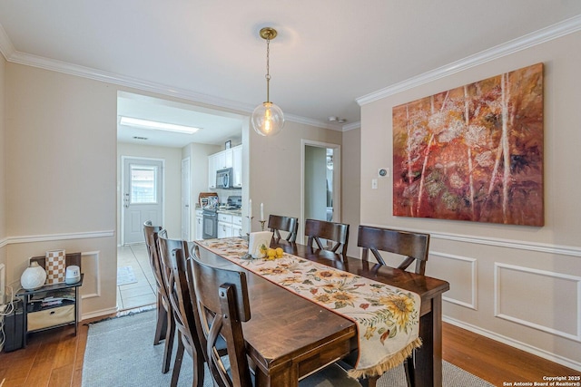 9215 Hilltop Xing, San Antonio, TX 78251 - dining room featuring light wood finished floors and ornamental molding