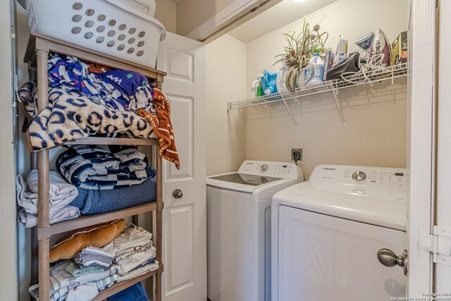 9215 Hilltop Xing, San Antonio, TX 78251 - laundry room featuring washing machine and dryer
