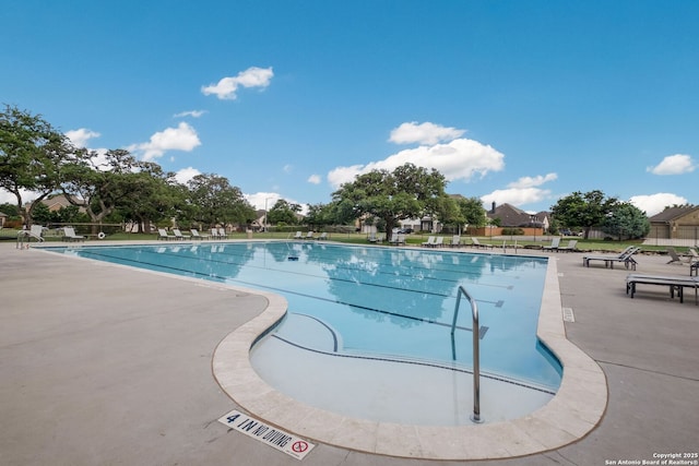28515 Vogelsdorf, Boerne, TX 78006 - community pool with a patio area