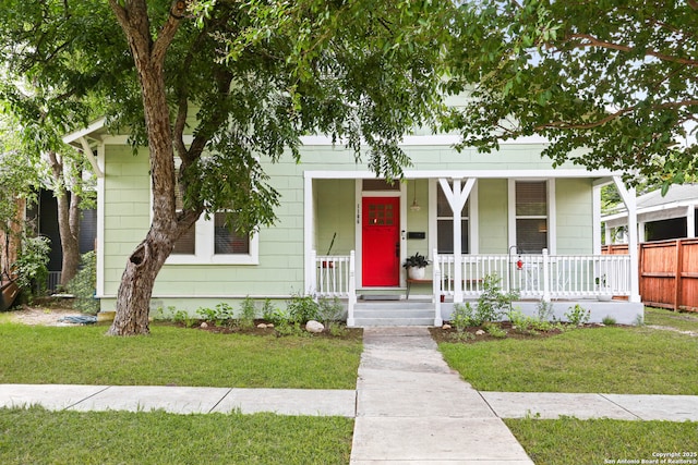 1106 W Summit Ave, San Antonio, TX 78201 - view of front facade featuring covered porch and a front lawn