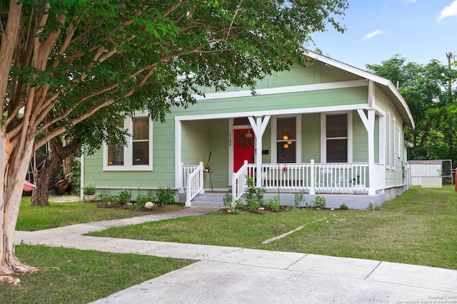 1106 W Summit Ave, San Antonio, TX 78201 - view of front facade with a porch and a front lawn