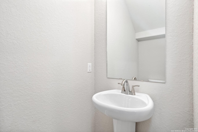 21535 Sir Walter, San Antonio, TX 78256 - bathroom featuring a textured wall and a sink