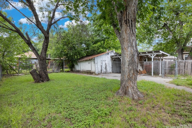 323 Roseborough, San Antonio, TX 78210 - view of yard with an outbuilding and a gate