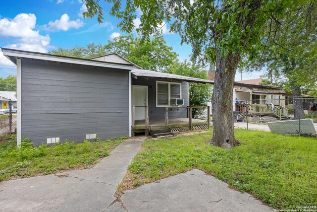 323 Roseborough, San Antonio, TX 78210 - view of front of home featuring a porch