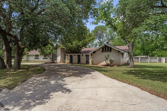 11 El Norte Cir, Uvalde, TX 78801 - view of front of home featuring curved driveway and brick siding