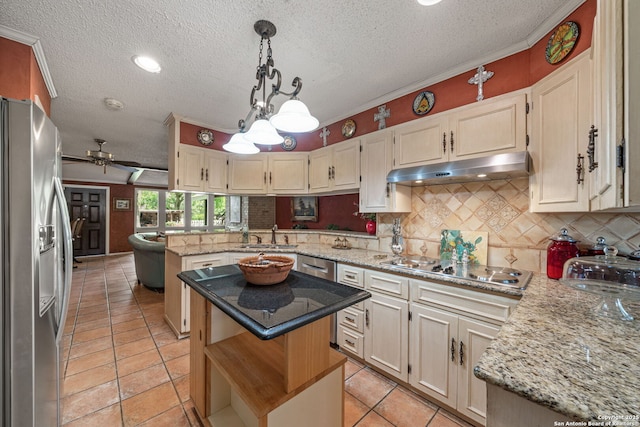 11 El Norte Cir, Uvalde, TX 78801 - kitchen featuring appliances with stainless steel finishes, under cabinet range hood, a peninsula, a textured ceiling, and a center island